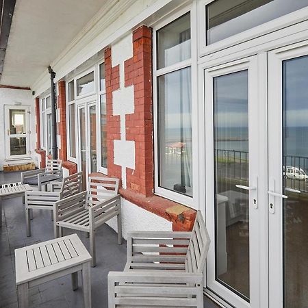 Host & Stay - 4 Metropole Towers Whitby Bagian luar foto