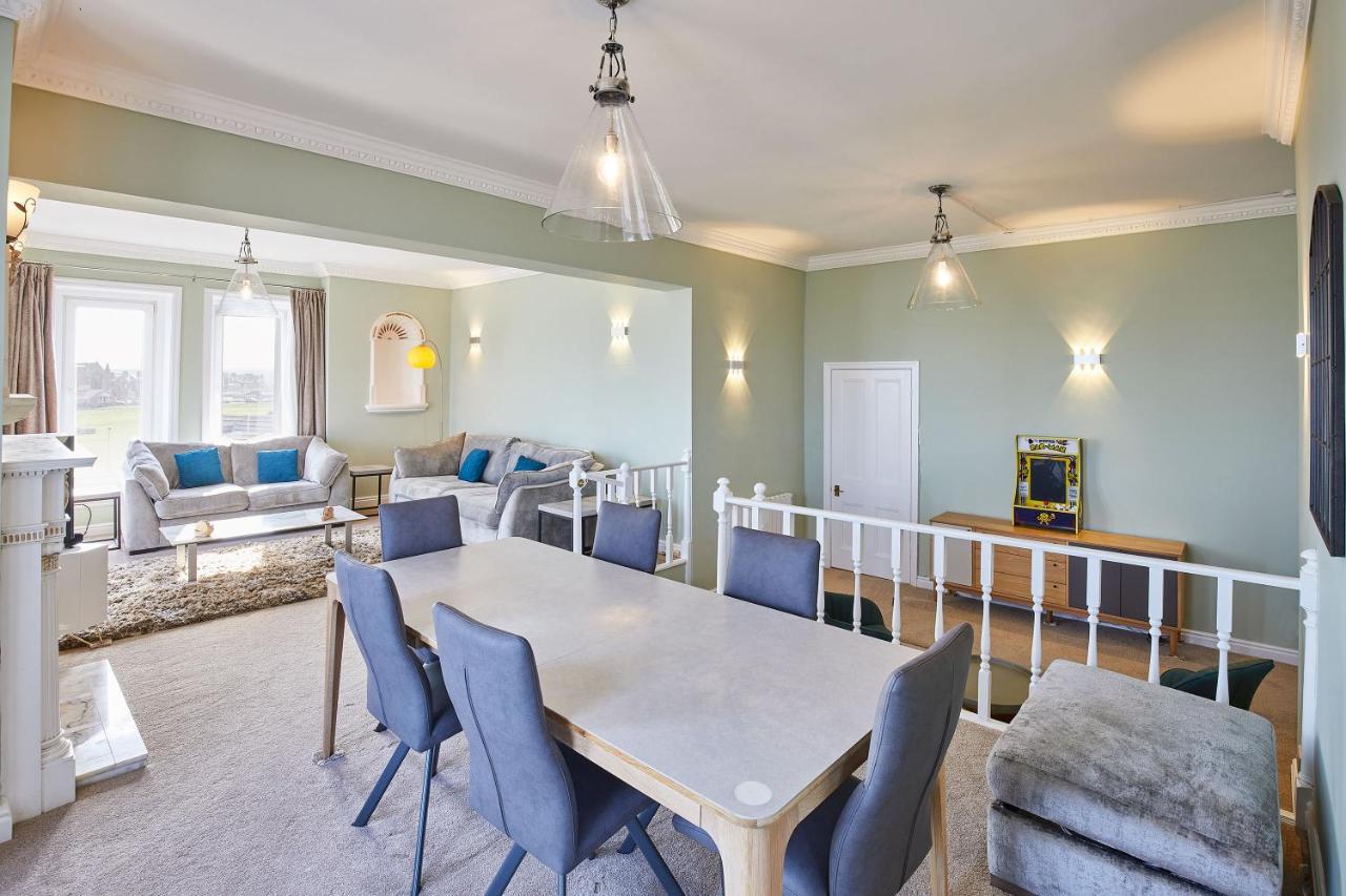 Host & Stay - 4 Metropole Towers Whitby Bagian luar foto