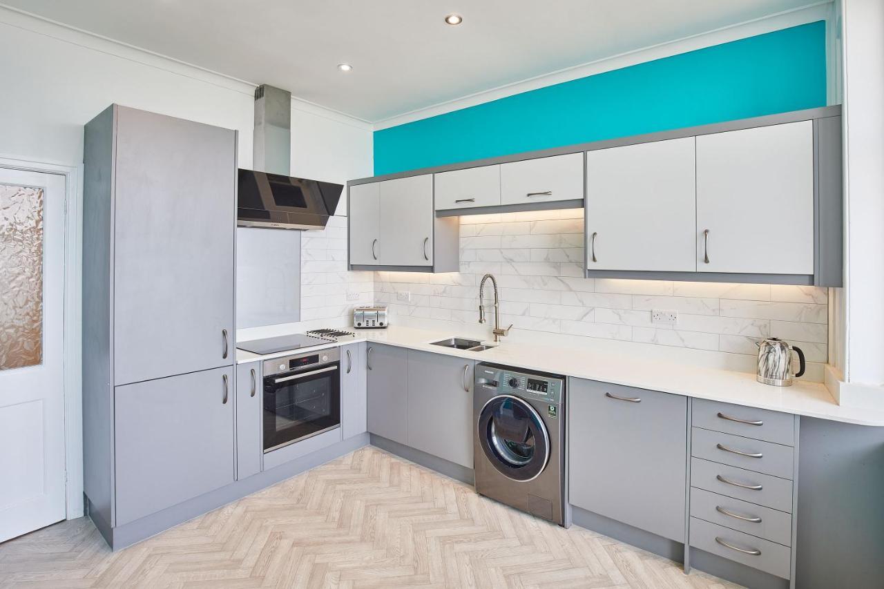 Host & Stay - 4 Metropole Towers Whitby Bagian luar foto
