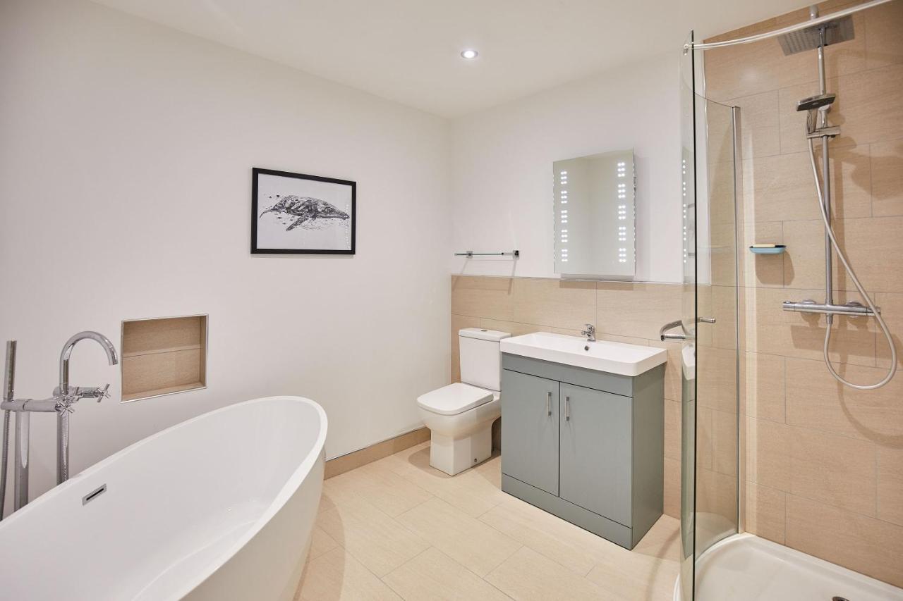 Host & Stay - 4 Metropole Towers Whitby Bagian luar foto
