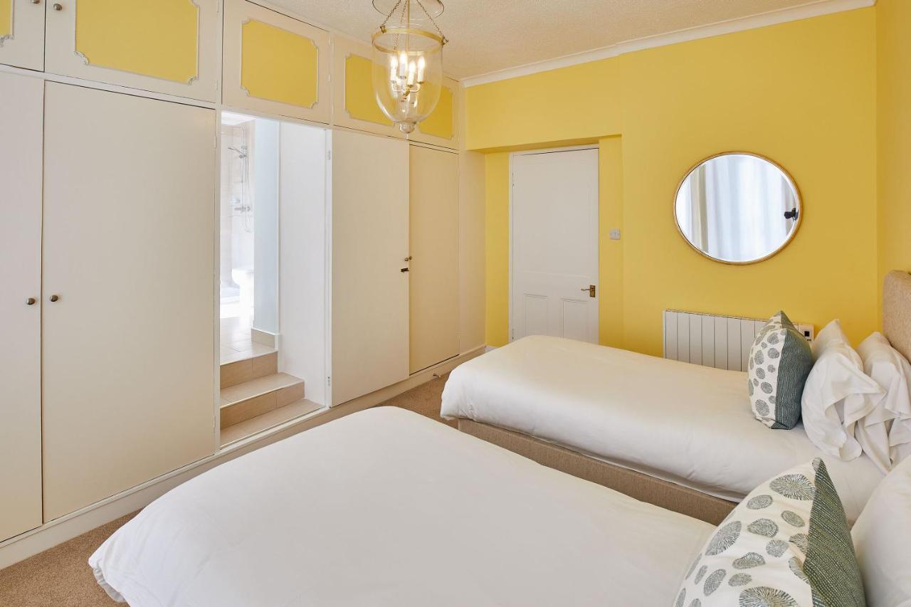 Host & Stay - 4 Metropole Towers Whitby Bagian luar foto