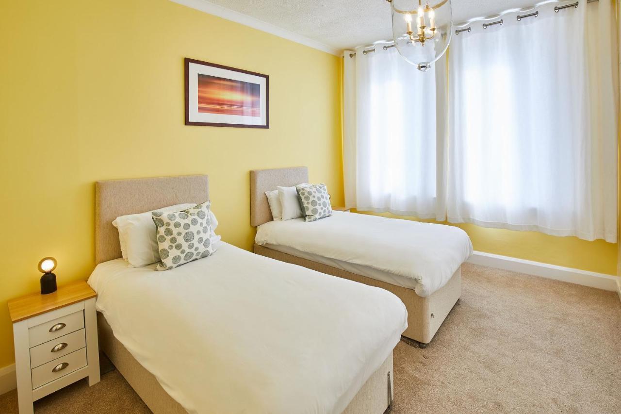 Host & Stay - 4 Metropole Towers Whitby Bagian luar foto